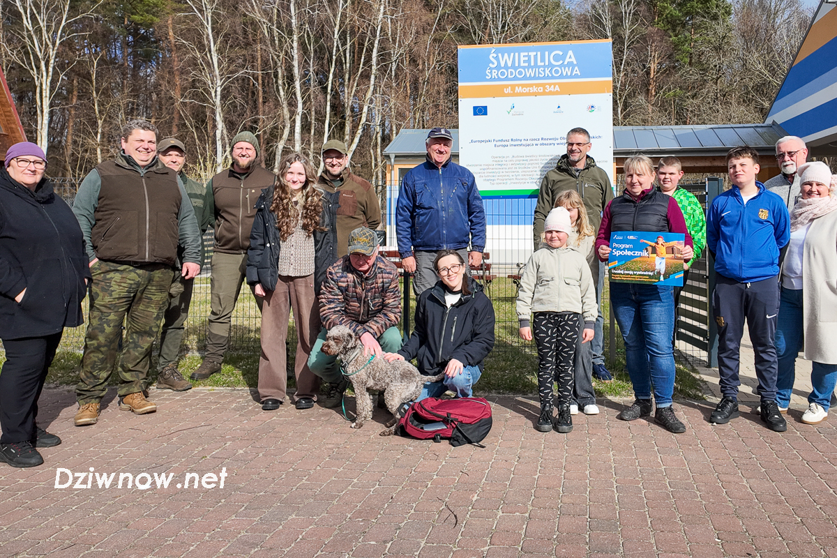 Mieszkańcy Łukęcina posadzili drzewa w lesie